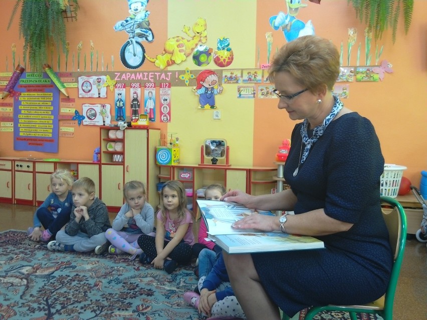 Burmistrz Wyrzyska czytała dzieciom