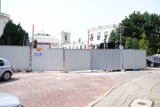 Warszawa. Trzymetrowa brama przed Sejmem. Stanie w miejscu, gdzie zbierają się demonstranci. Koszt: 675 tys. zł