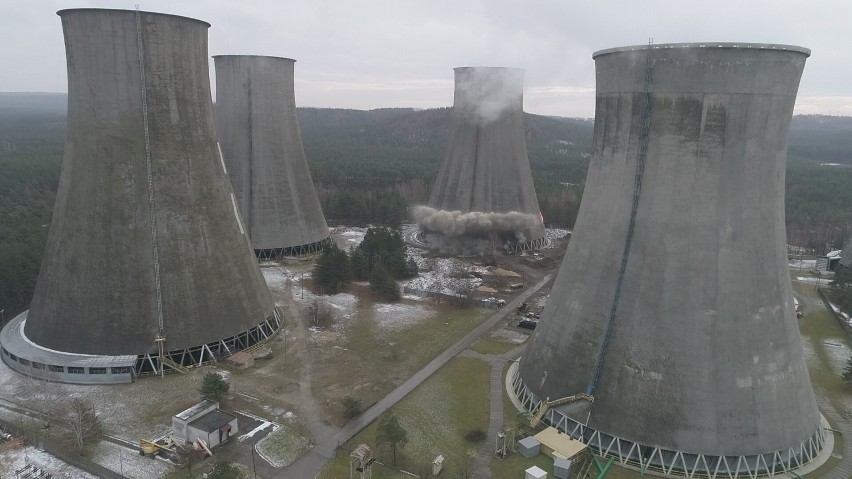 3,5 sekundy i nie ma komina elektrowni [WIDEO]