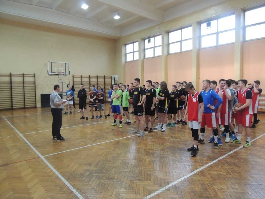 I LO najlepsze w mistrzostwach powiatu wieluńskiego dziewcząt i chłopców szkół ponadgimnazjalnych w koszykówce[WYNIKI]