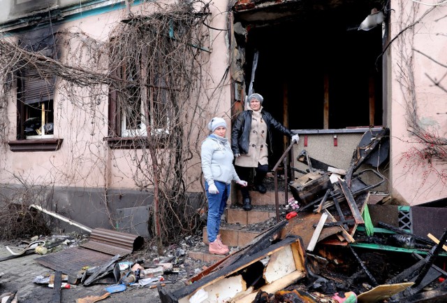 Trwa akcja pomocy dla poszkodowanych w pożarze domu przy ul. Towarowej w Piotrkowie. Rodzina straciła wszystko tuż przed świętami