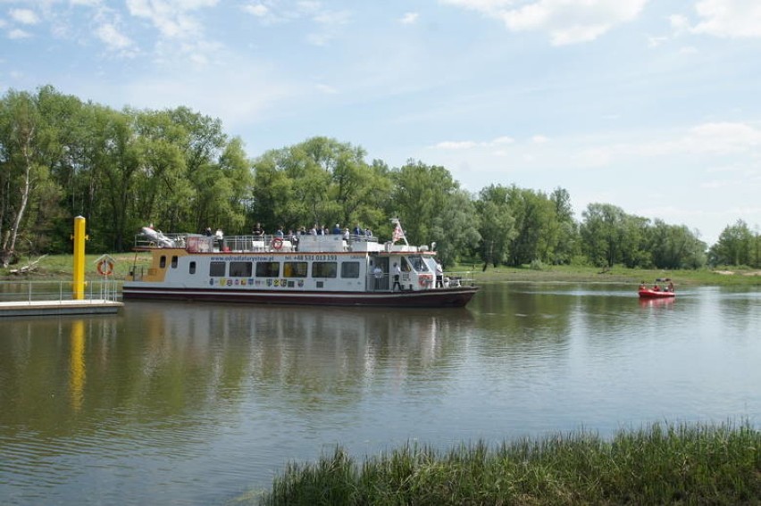 3. STARA WIEŚ
Stara się nawiązać do czasów przedwojennych,...