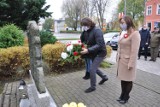102. rocznica odzyskania niepodległości przez Polskę. Symboliczne złożenie kwiatów w Prabutach [ZDJĘCIA]