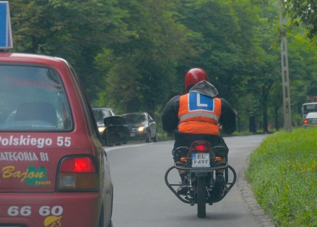 Kandydaci na motocyklistów szturmują szkoły nauki jazdy, by zdążyć zdać egzamin przed zmianą przepisów.