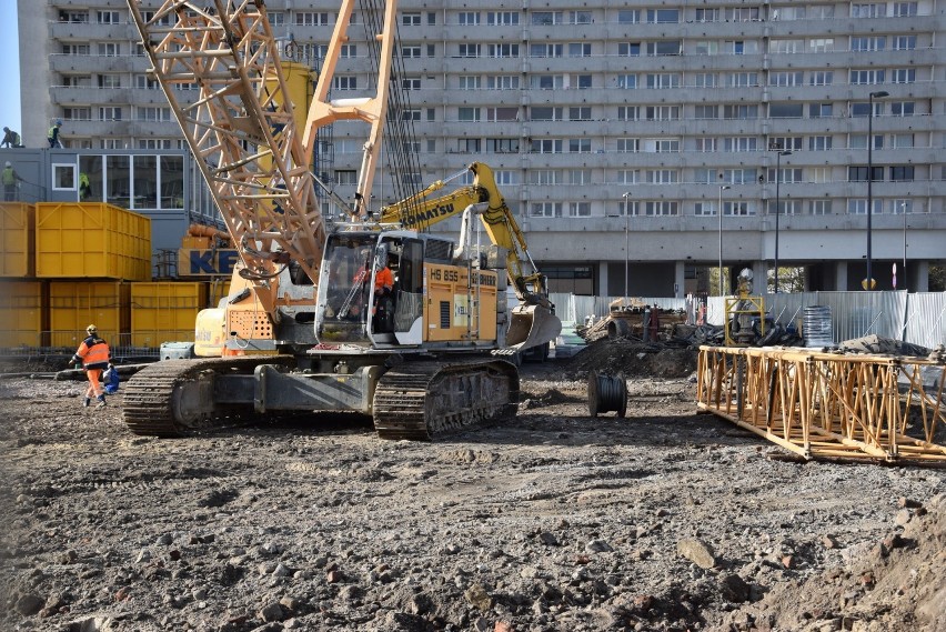 Budowa hotelu Puro przy alei Korfantego w Katowicach