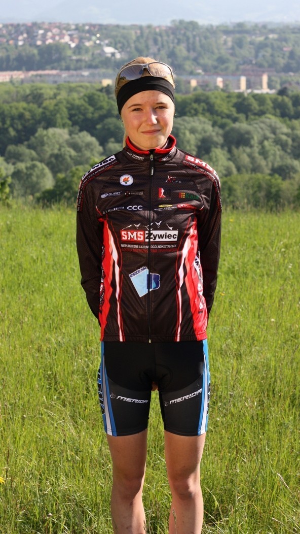 Sabina Zamroźniak, uczennica żywieckiego SMS, wspólnie z ekipą MTB Silesia Rybnik wygrała mistrzostwa Polski w kolarstwie górskim (MTB)