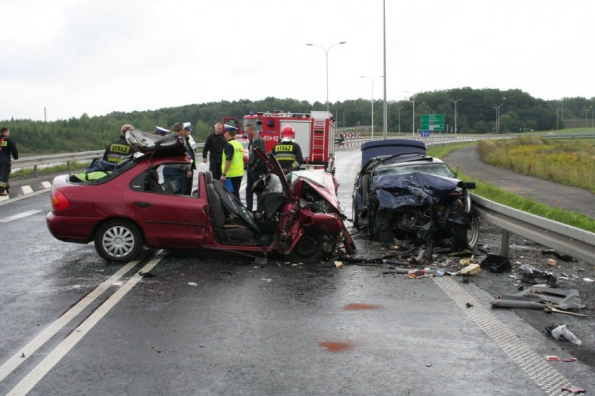 Bytom: Wypadek na DK88. Czołowe zderzenie, 7 rannych