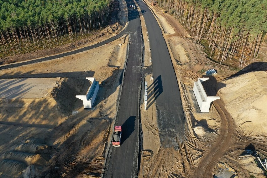 Most nad Dziwną w ramach budowy drogi ekspresowej S3. Tak wygląda z lotu ptaka