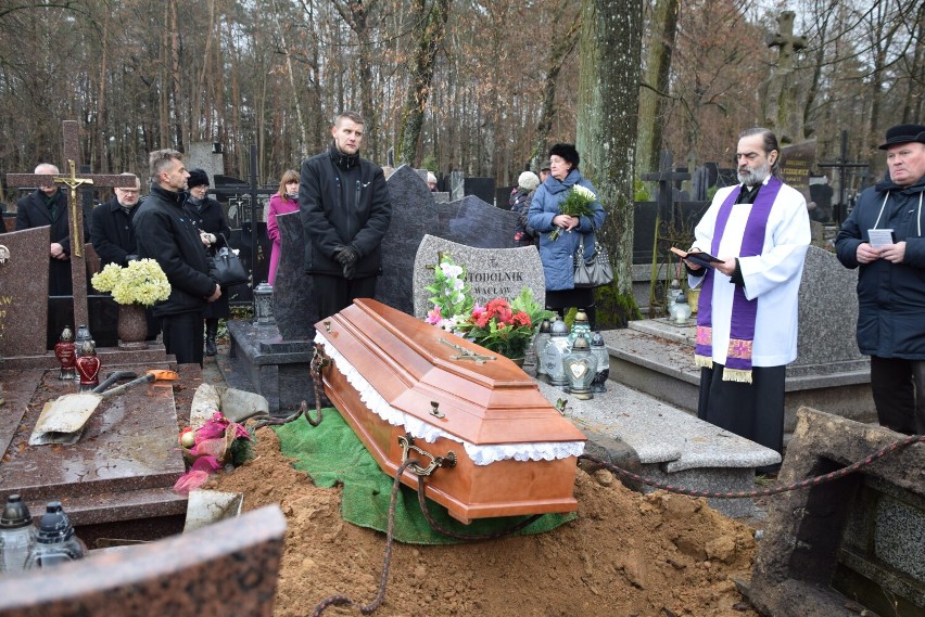 Pogrzeb Heleny Miszkin. Sokólskiej dziennikarce w ostatniej drodze towarzyszyło sporo mieszkańców 