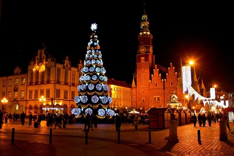 Wrocław: Dekoracje w mieście już świecą (ZDJĘCIA)