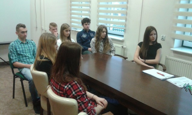 Klub Młodego Samorządowca z ZSP 1 w Radomsku z wizytą w urzędzie pracy