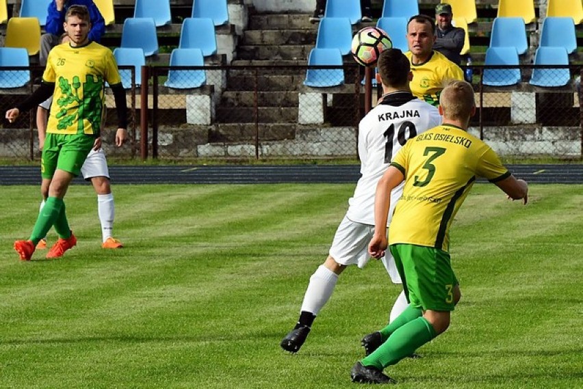 Lider wygrał 5:0 (1:0) po golach Bartosza Burkiewicza 3,...