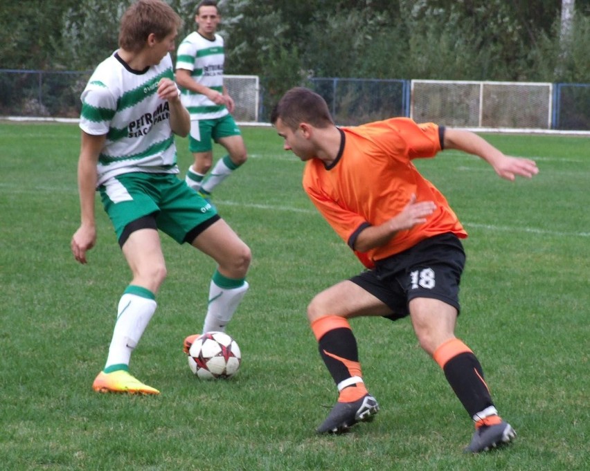 Zatorzanka rozstrzelana w Zatorze przez liderujący w oświęcimskiej klasie A Grojec 0:8 (0:3).