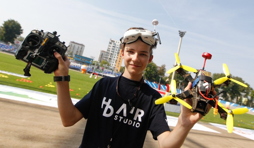 Dronshow w Rzeszowie. Zobacz, co działo się na Stadionie Miejskim [FOTO]