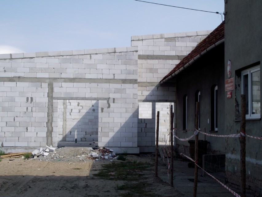 Budowa sali wiejskiej w Perzynach