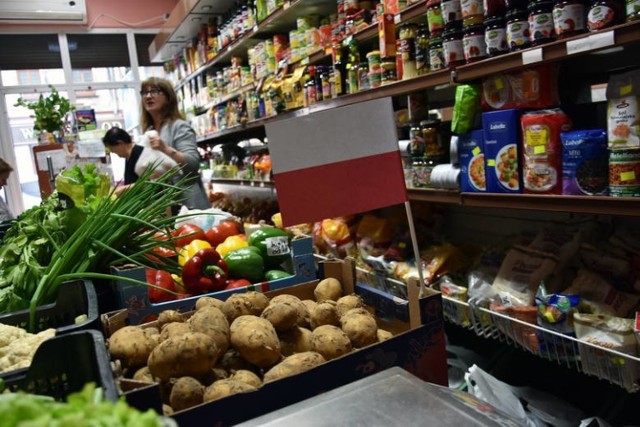 Agencja ASM Sales Force  sprawdziła ceny poszczególnych produktów w polskich marketach. Okazało się, że popularny Lidl i Biedronka nie są najtańsze.

Na potrzeby badania sprawdzono ceny wybranych produktów szybkozbywalnych, czyli takich, które są sprzedawane często i po względnie niskich cenach (np. artykuły spożywcze, czy środki czystości). Wynik badania miał m.in. dać odpowiedź na pytanie, który sklep w Polsce jest najtańszy. 




ZOBACZ RANKING

