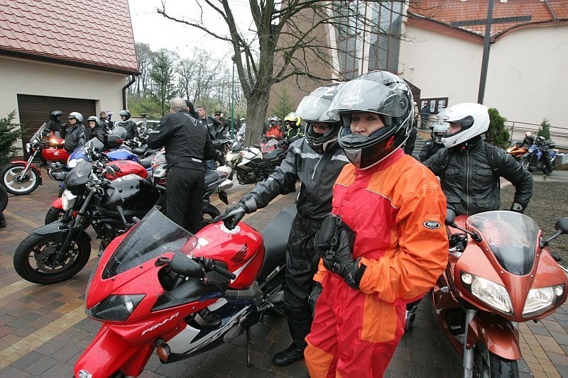 Wrocław: Na Koszalińskiej poświęcili motocykle. Sezon rozpoczęty (ZDJĘCIA)