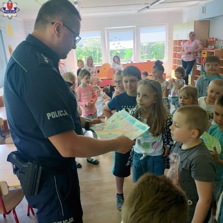 Zamość. Tydzień Bezpieczeństwa z udziałem policjanta w Przedszkolu numer 7 