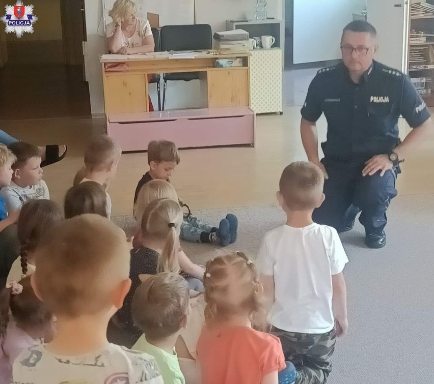 Zamość. Tydzień Bezpieczeństwa z udziałem policjanta w Przedszkolu numer 7 