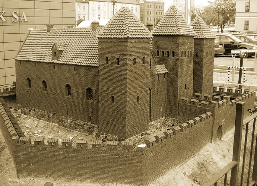 Zamek bydgoski mieścił się na północ od ul. Grodzkiej i był...