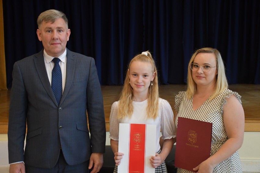 Władze samorządowe Gminy Nowy Żmigród nagrodziły 35 uczniów...