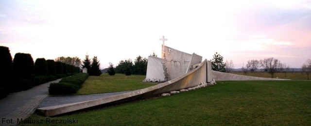 Pomnik Ofiar Wypadk&oacute;w Drogowych i Przestępstw.
Fot. Mariusz Reczulski