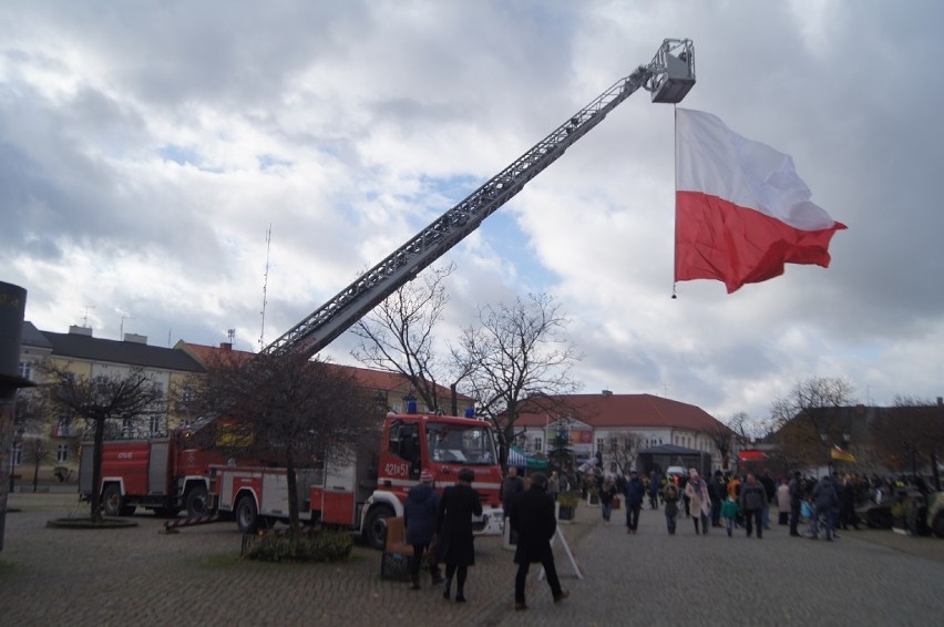 Wystawa sprzętu wojskowego na placu Piłsudskiego w Kutnie 