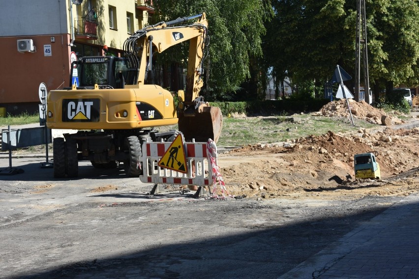 Remont ulicy Kościelnej w Starachowicach potrwa do 15 października. Budowlańcy natrafiają na duże przeszkody
