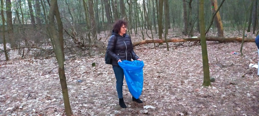 Sprzątali park miejski i sadzili las w Lublińcu