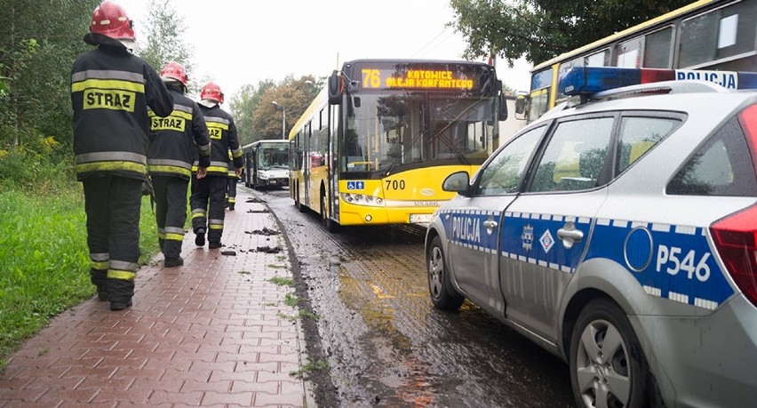 Wypadek autobusów w Mysłowicach. Trzy osoby są ranne