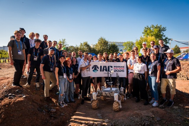AGH Space Systems z Krakowa to zwycięska drużyna zawodów  European Rover Challenge czyli łazików marsjańskich, które odbywały się w Kielcach przed Politechniką Świętokrzyską i zakończy się 17 września. 

Zobacz zdjęcia zwycięzców i z zawodów.