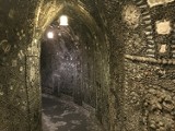 Shell Grotto, czyli zachwycająca „jaskinia muszli” w Anglii. Historia jej powstania do dziś jest wielką zagadką