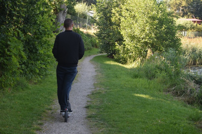 Lato w Kościerzynie. Park Rodzinny nad Jeziorem Kaplicznym w Kościerzynie poleca się na spacer. Jest pięknie! ZDJĘCIA