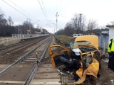 Gmina Nowy Tomyśl: Śmiertelny wypadek na przejeździe kolejowym w Sątopach! Auto osobowe wjechało pod pociąg! 