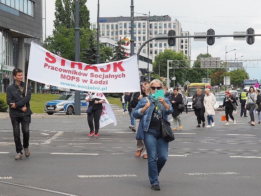W Łodzi trwa strajk pracowników socjalnych. Sąd Okręgowy w Łodzi wydał postanowienie, że jest on nielegalny