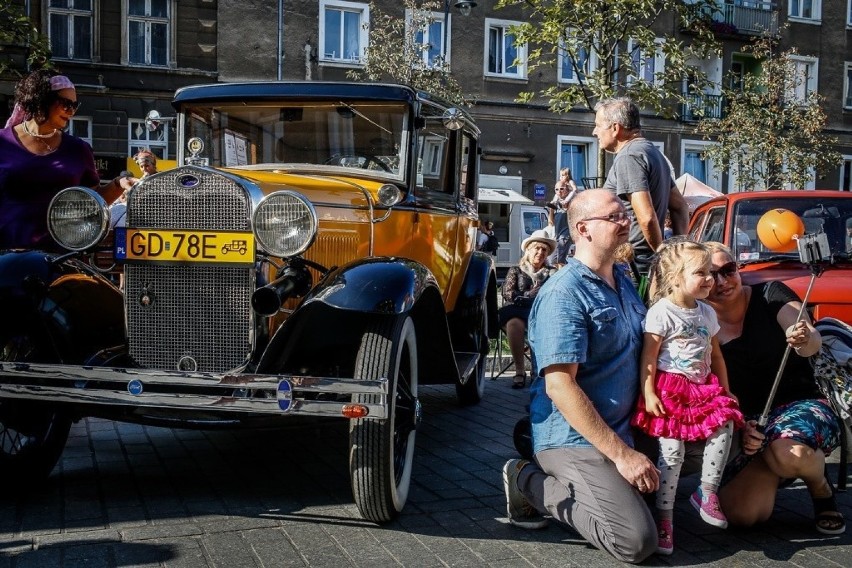 Retro Dolne Miasto 7.09.2019. Zabawa w stylu retro: zabytkowe samochody, potańcówka, Skaldowie, L.U.C., Bovska i Oddział Zamknięty [program]