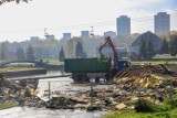 Rozbiórka budynku po Sun Beach w Parku Śląskim. Od 10 lat stał pusty i straszył - zobacz zdjęcia