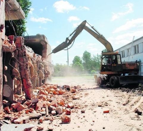 Stary pawilon sprzed 30 lat, znajdujący się na tyłach AWF, został zburzony