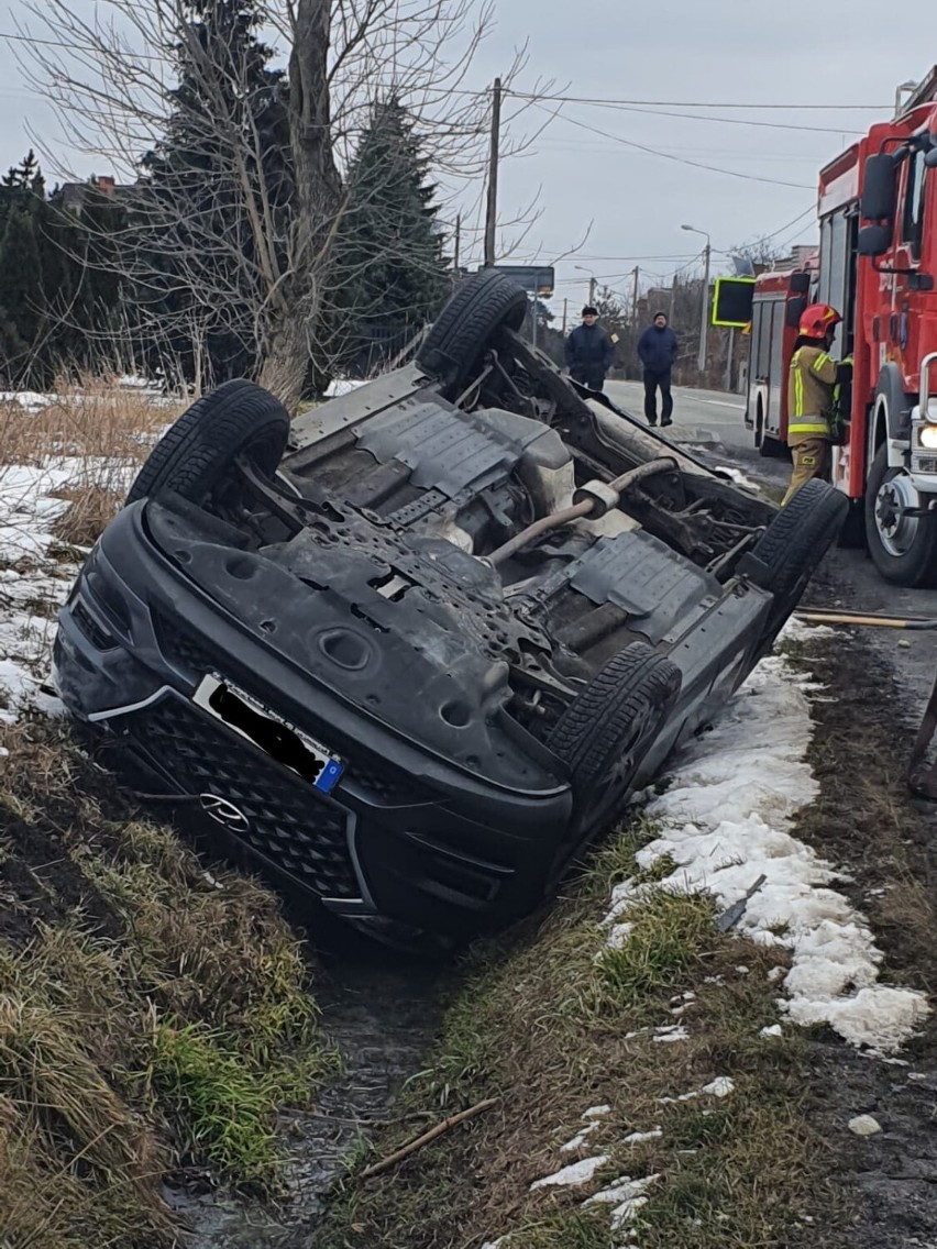 Kolejna kolizja w Nowej Wsi w Lyskach. Dachował hyundai. Nikomu nic się nie stało 