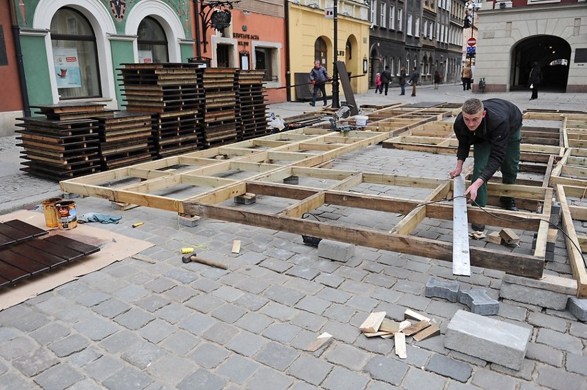 Na Starym Rynku restauratorzy stawiają ogródki piwne