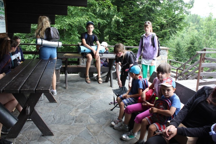 Wakacje z MDK w Rybniku: Młodzi artyści na plenerze w Beskidach