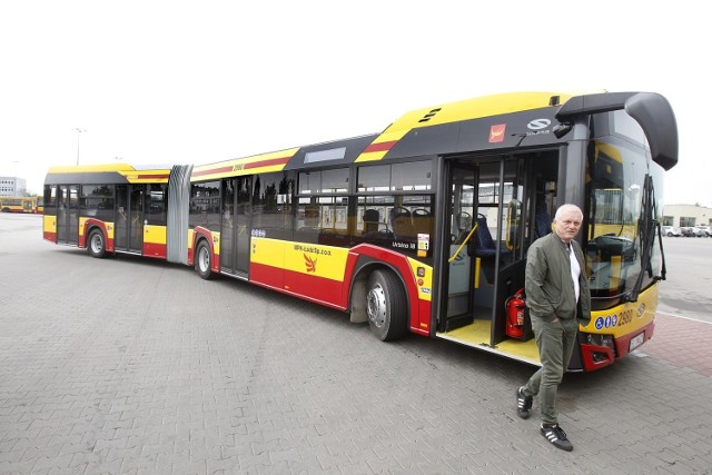 Do Łodzi dotarła połowa z 46 zamówionych nowych autobusów marki Solaris. To pierwsze autobusy łódzkiego MPK z bateriami słonecznymi na dachu. Mają zapewnić prąd dla znajdujących się w autobusach urządzeń elektrycznych.

CZYTAJ DALEJ NA NASTĘPNYCH SLAJDACH