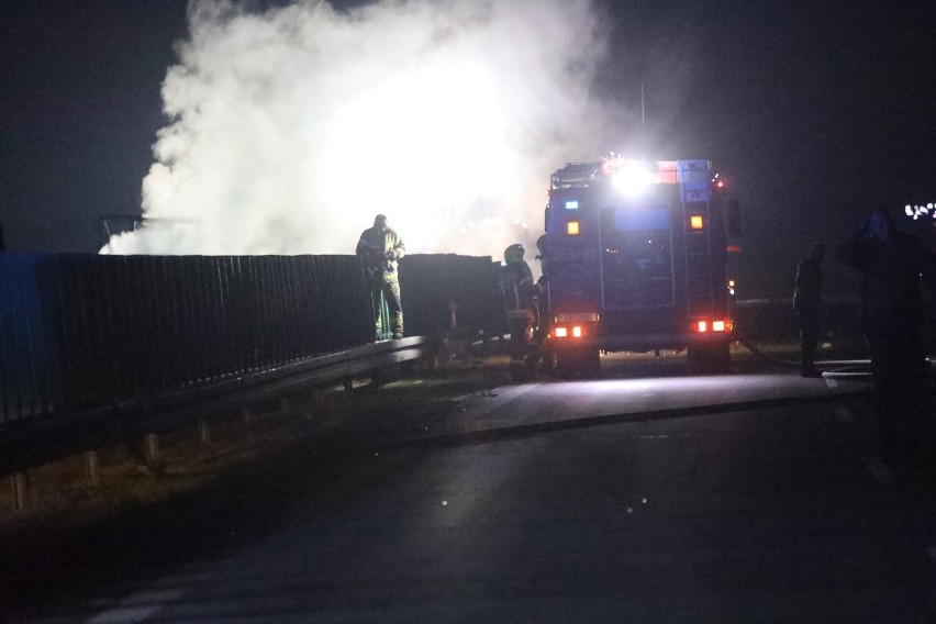 Wypadek na autostradzie A4 na wysokości Legnicy, wybuchło tysiące dezodorantów