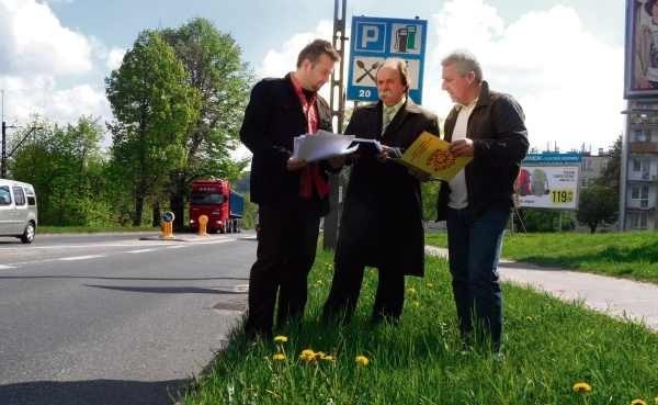 Radni  wspólnymi siłami starają się o poprawienie warunków drogowych na ul. Czeladzkiej.