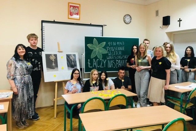 Uczniowie staszowskiego liceum wzięli udział w akcji "Żonkile"