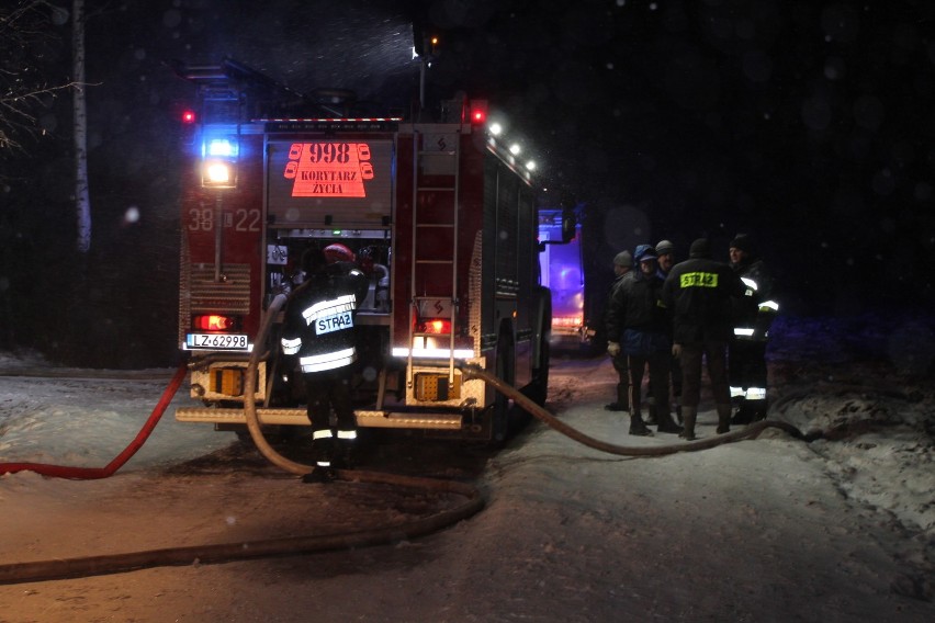 Pożar domu jednorodzinnego w Kotlicach. Zobacz zdjęcia