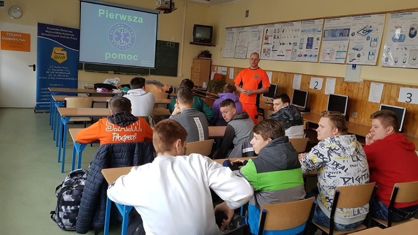 W Zespole Szkół Ponadgimnazjalnych nr 5 w Inowrocławiu uczyli się jak ratować zdrowie i życie 