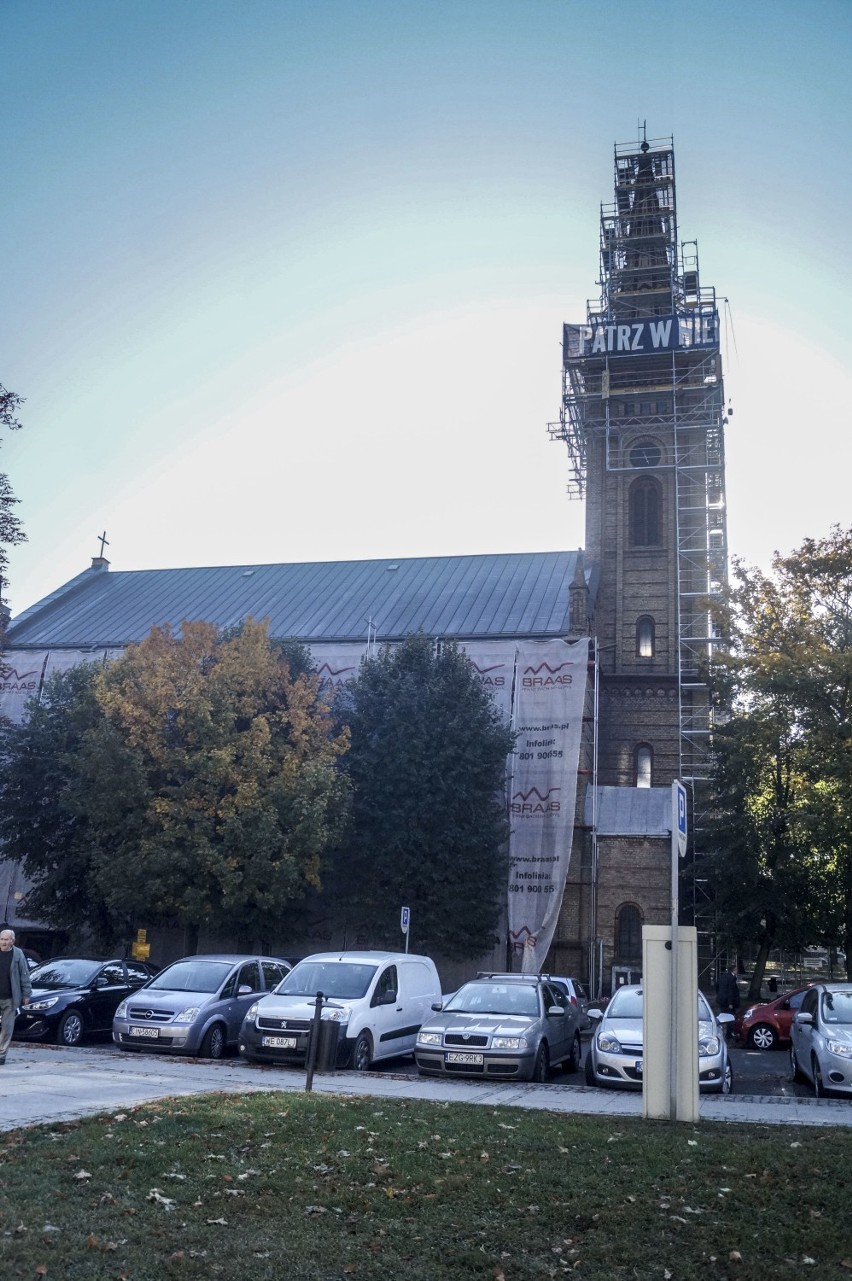 Postępy prac przy remoncie dachu Kościoła Świętego Krzyża w Inowrocławiu [zdjęcia]
