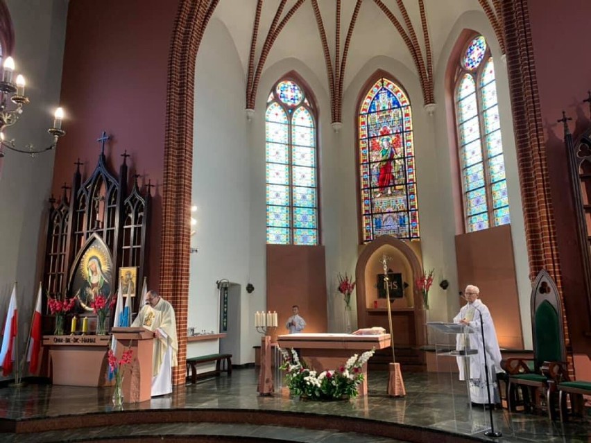 Kartuscy radni dali przykład patriotyzmu - odwiedzili miejsca pamięci w gminie Kartuzy