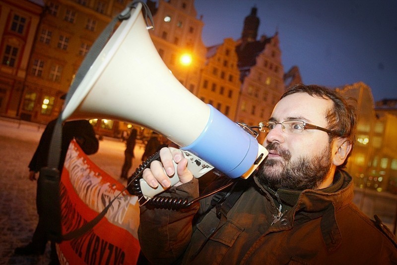 Wrocław: Tylko 30 osób protestowało przeciwko podwyżce cen biletów MPK (ZDJĘCIA)